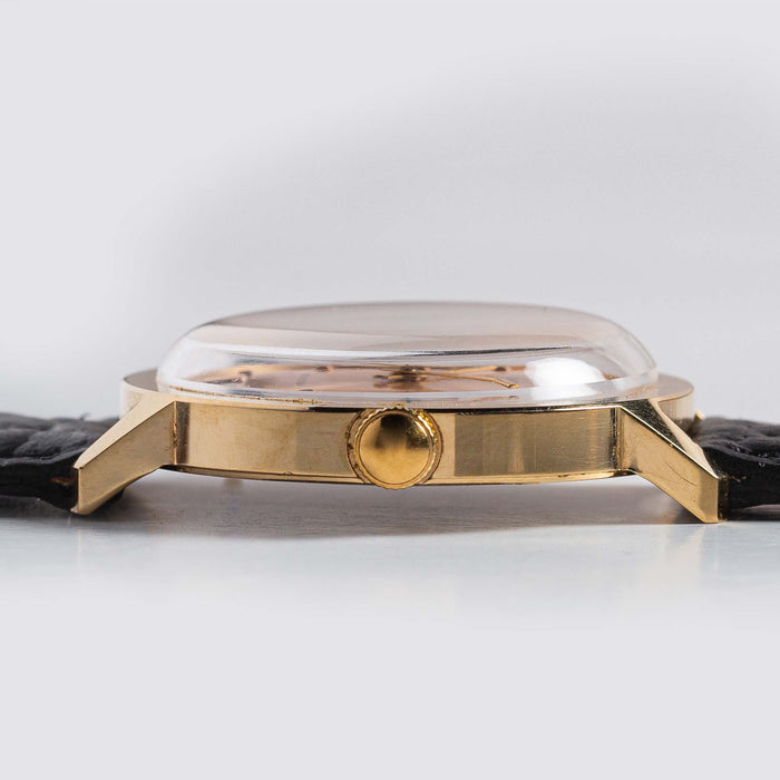 material shot of the side of The 1972 Timex Marlin Gold