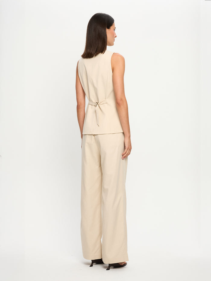 Hazel-Vest-Cream-03jpg