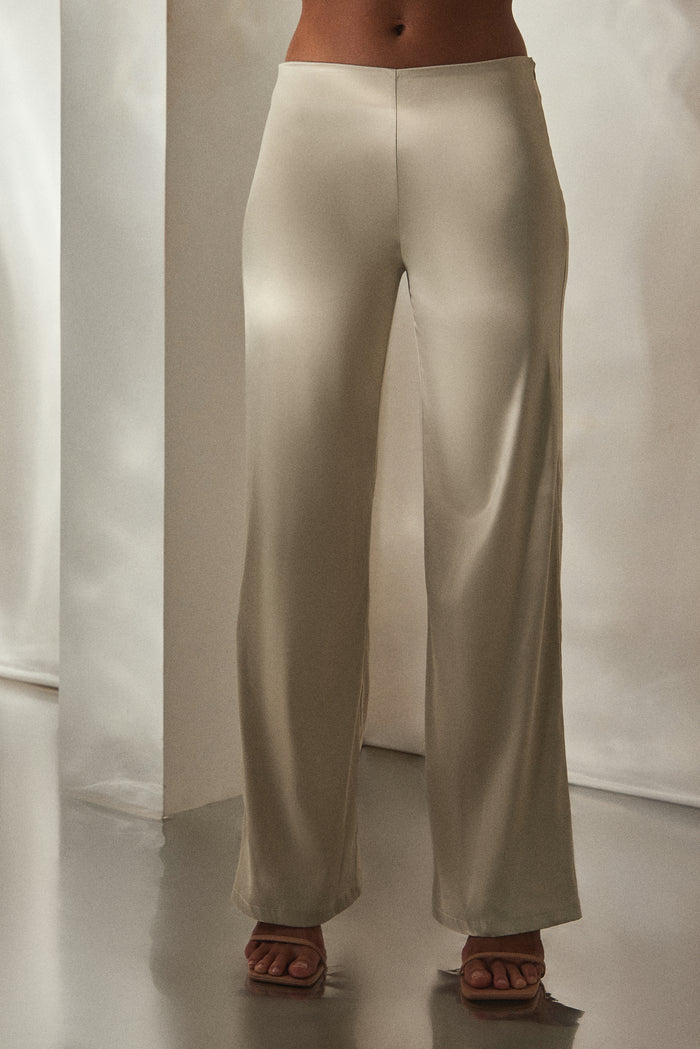 The Alanna Set Trousers: Off White