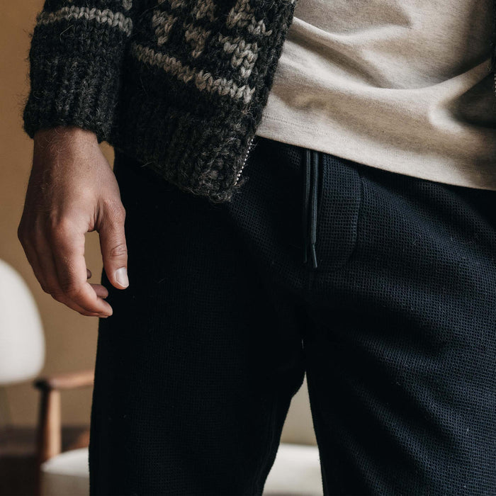 fit model showing waffle detail on The Apres Pant in Coal Waffle