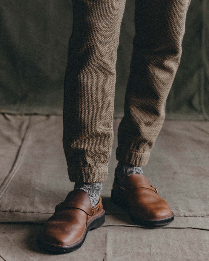 fit model showing off cuffs on The Apres Pant in Cypress Sashiko