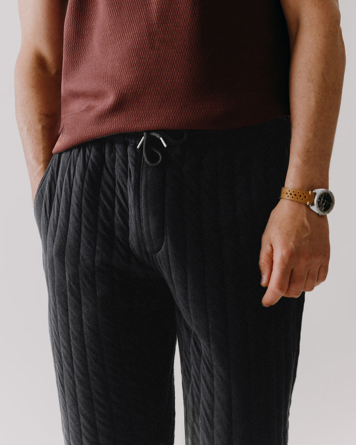 fit model showing off The Apres Pant in Heather Coal Quilted Jersey