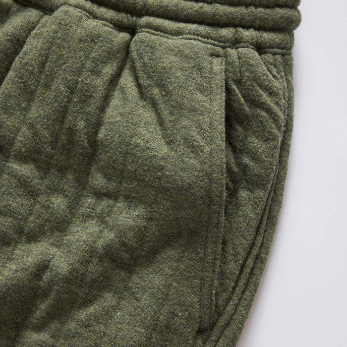 material shot of the pocket on The Quilted Apres Pant in Heather Fatigue Olive Jersey