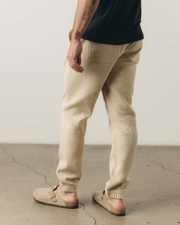 fit model showing the back of The Apres Pant in Natural Sashiko