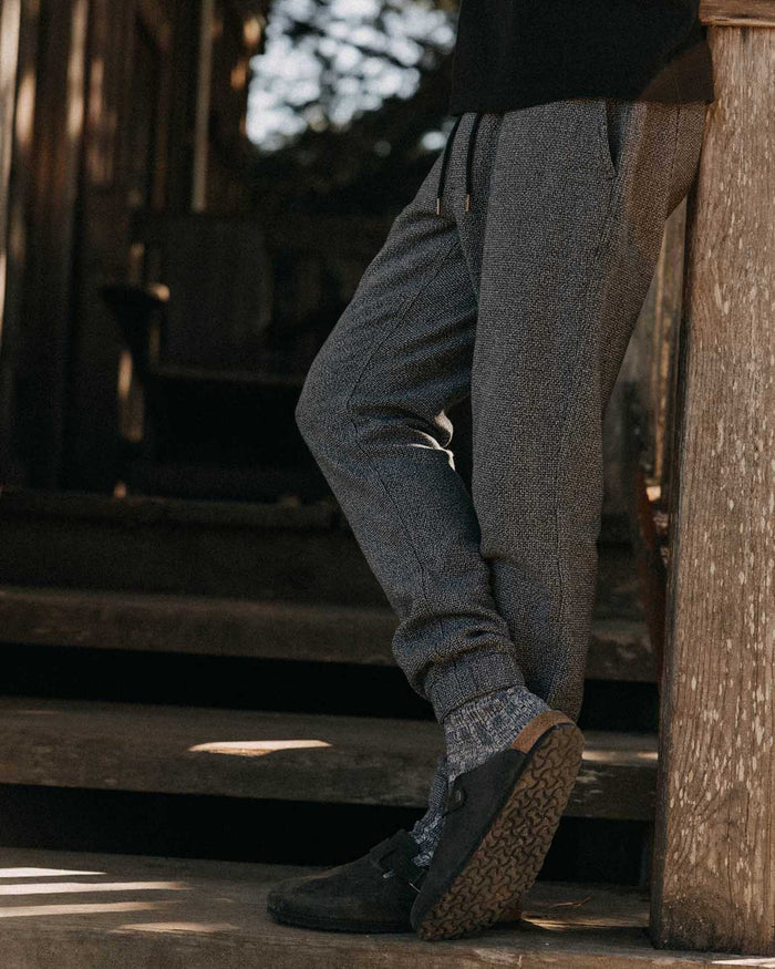 fit model in The Apres Pant in Navy Linen Tweed