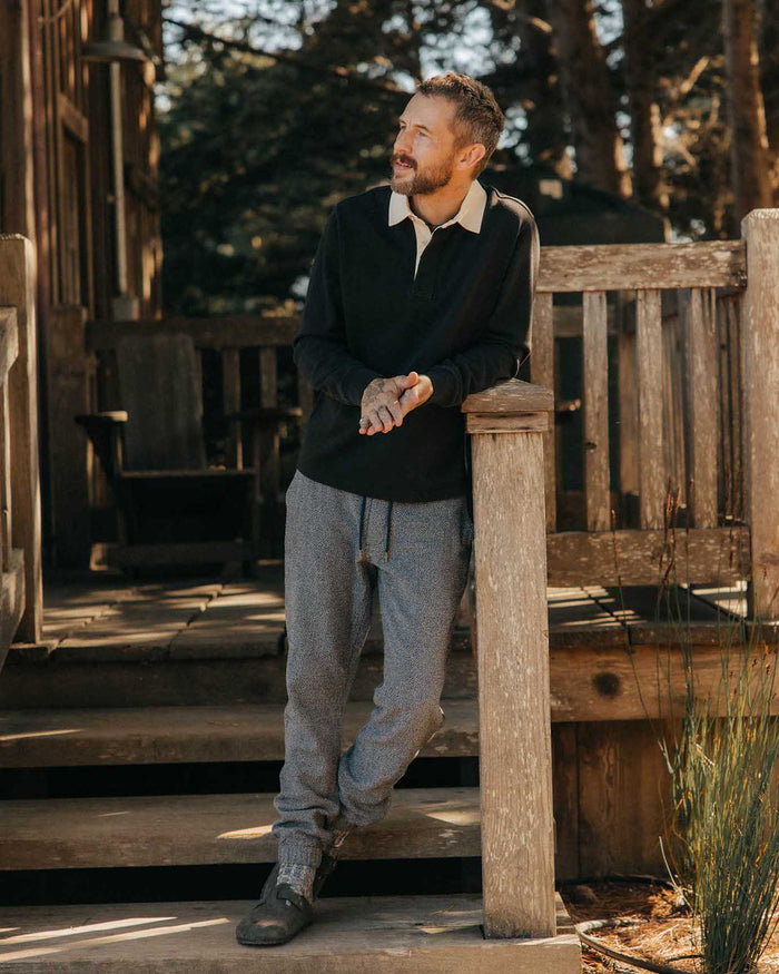 fit model showing the tweed texture on The Apres Pant in Navy Linen Tweed