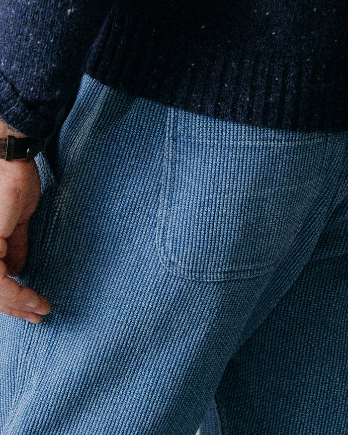 fit model showing off the back pocket on The Apres Pant in Washed Indigo Sashiko