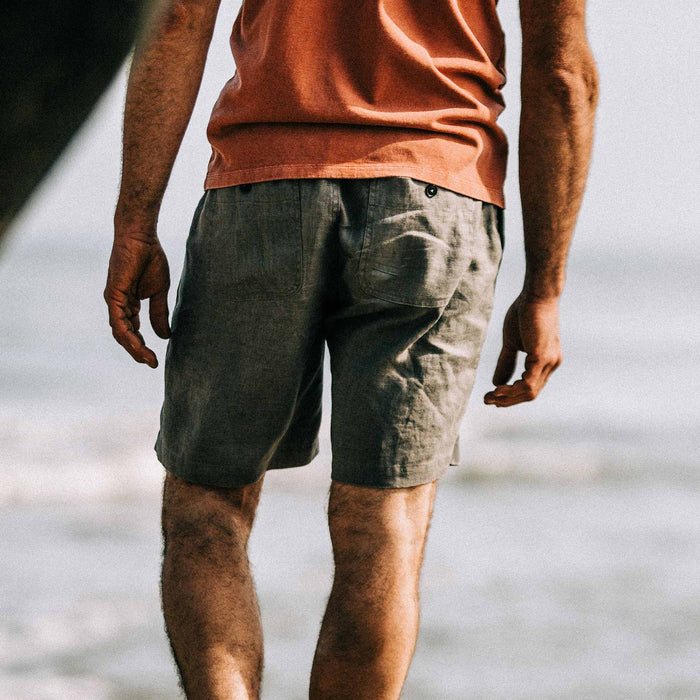 our fit model wearing The Après Short in Ash Hemp