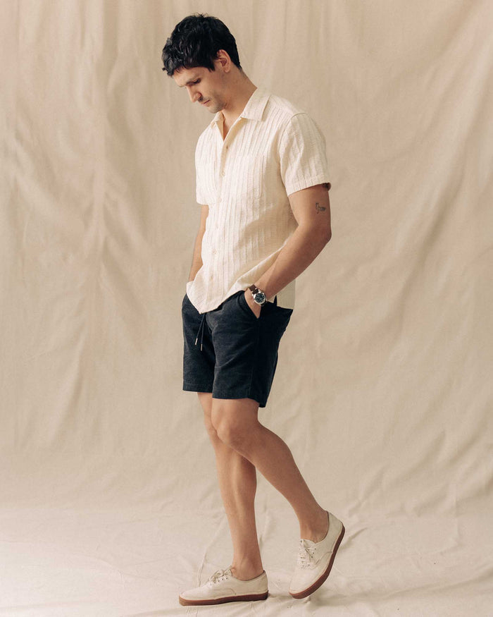 fit model walking wearing The Apres Short in Heather Coal Pincord