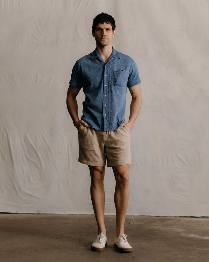 fit model posing in The Apres Short in Oat Linen Tweed