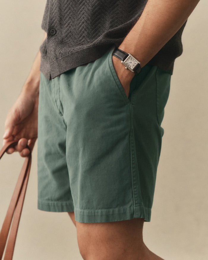 fit model showing off the side of The Apres Short in Organic Deep Sea Foundation Twill
