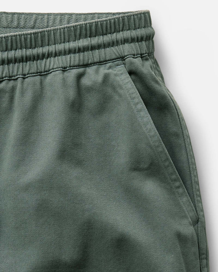 fit model sitting in The Apres Short in Organic Deep Sea Foundation Twill
