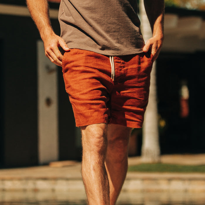 fit model walking in The Apres Short in Sienna Hemp