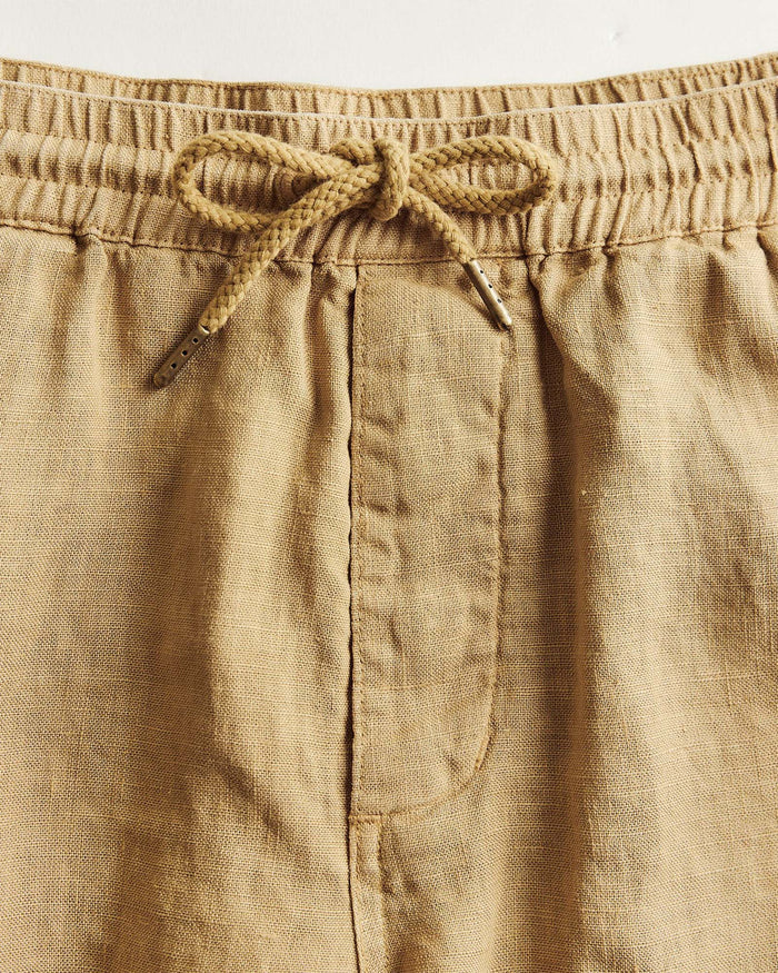 material shot of the waistband on The Apres Short in Wheat Hemp