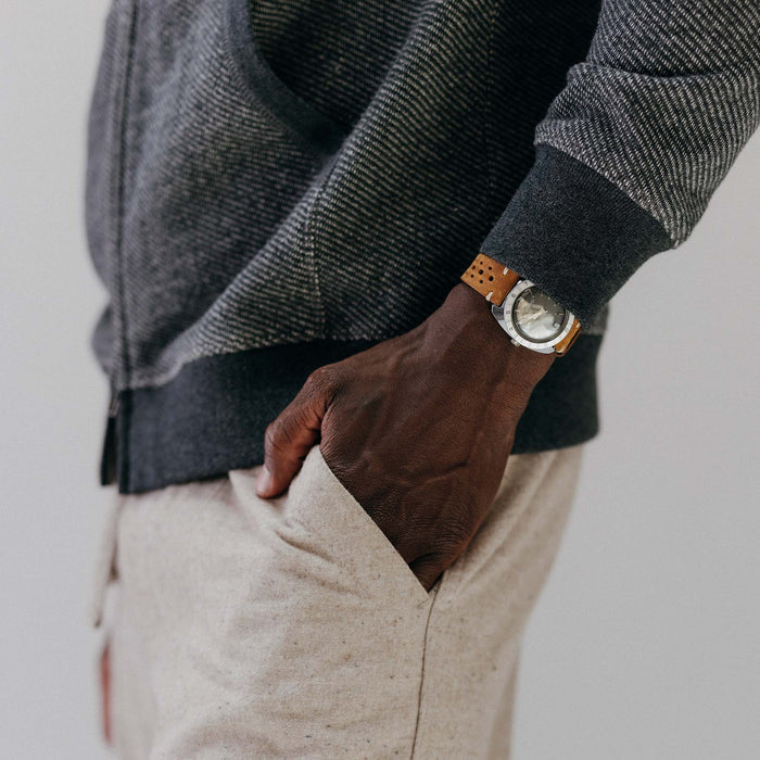 fit model showing off the sleeves on The Apres Zip Hoodie in Graphite French Terry Twill