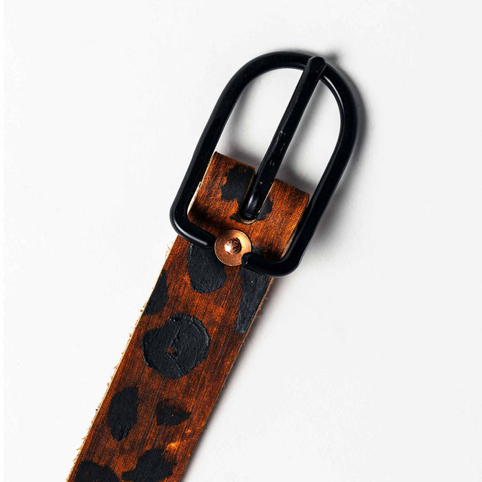 buckle shot of The Stitched Belt in Lynx