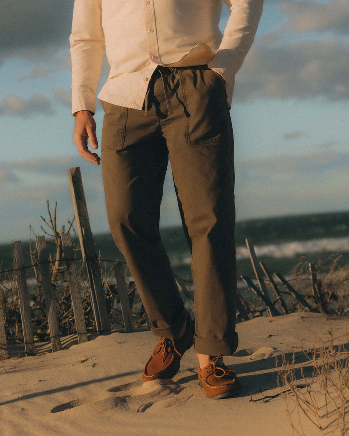 fit model posing in The Breakwater Pant in Mushroom Ripstop