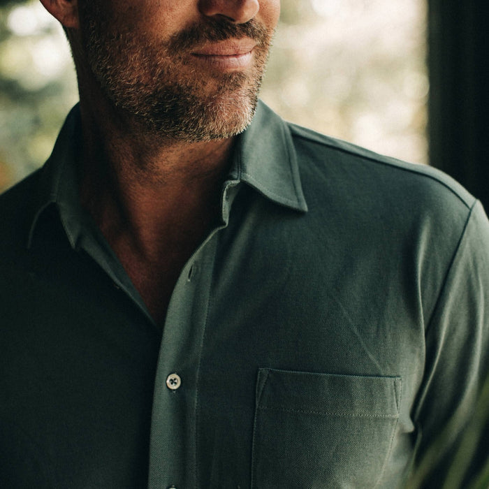 fit model wearing The California in Sea Green Pique, cropped shot nose down