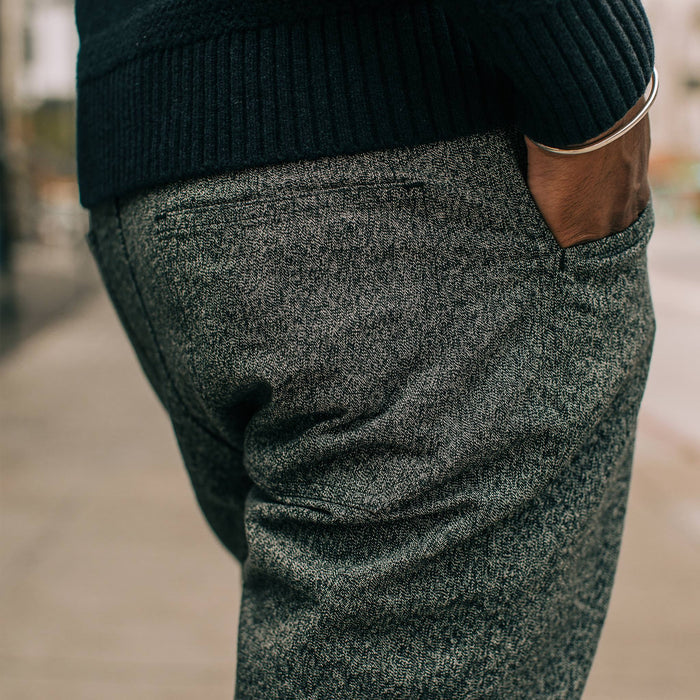 fit model wearing The Camp Pant in Navy Jaspe, back detail