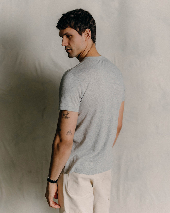 fit model showing off the back of The Cotton Hemp Tee in Heather Grey