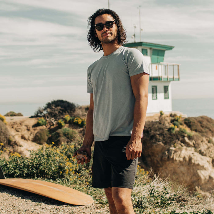 fit model standing in The Cotton Hemp Tee in Ocean