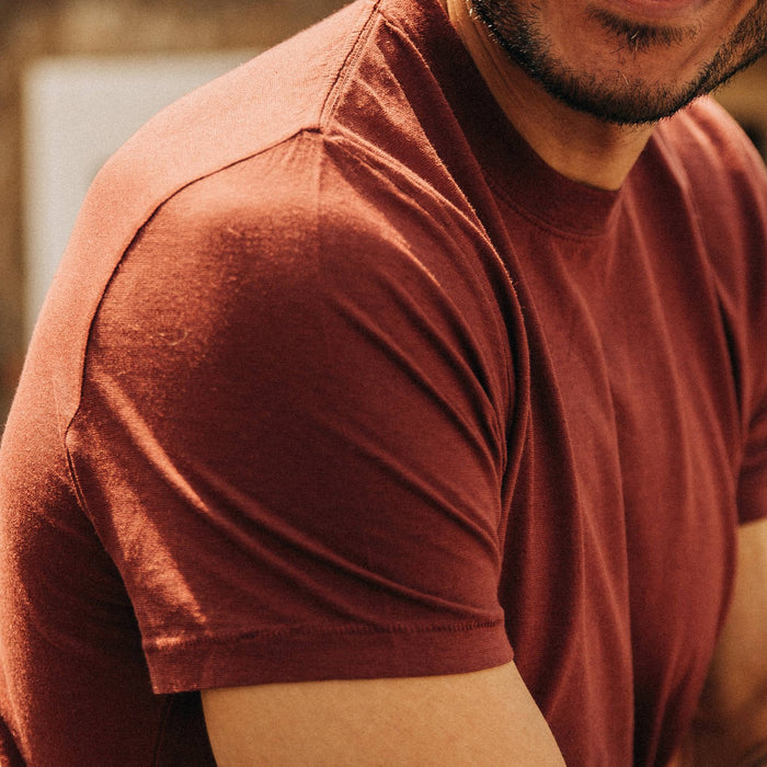 fit model wearing The Cotton Hemp Tee in Rust, sleeve shot