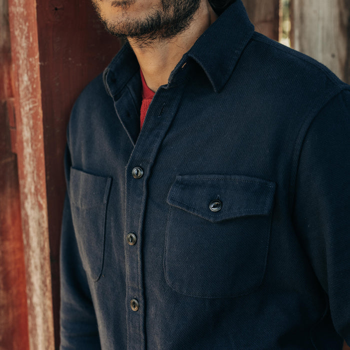 fit model wearing The Crater Shirt in Navy Twill