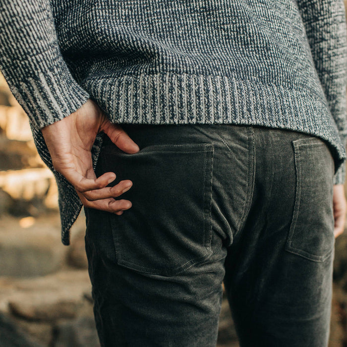 fit model wearing the all day pant, back detail