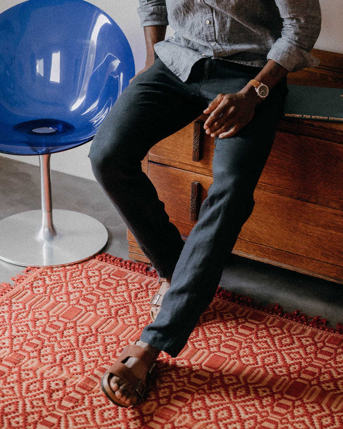 fit model sitting wearing The Easy Pant in Navy Linen