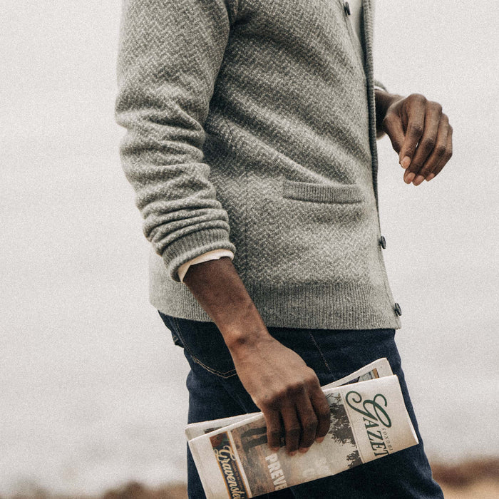 fit model showing the side of The Eddy Cardigan in Ash Herringbone Merino