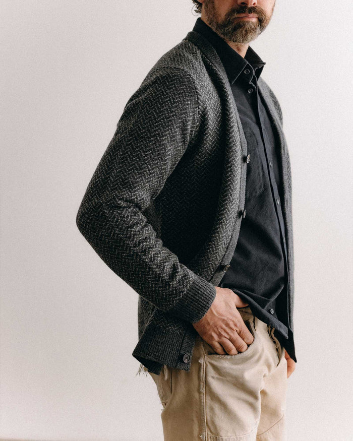 fit model posing in The Eddy Cardigan in Heather Charcoal Herringbone