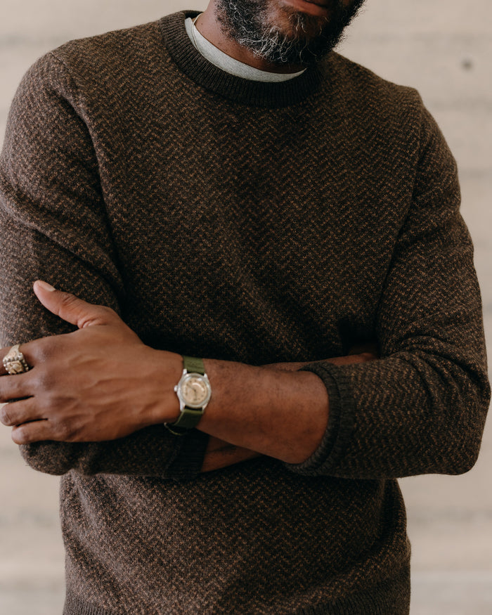 fit model showing off The Eddy Crew in Coffee Herringbone