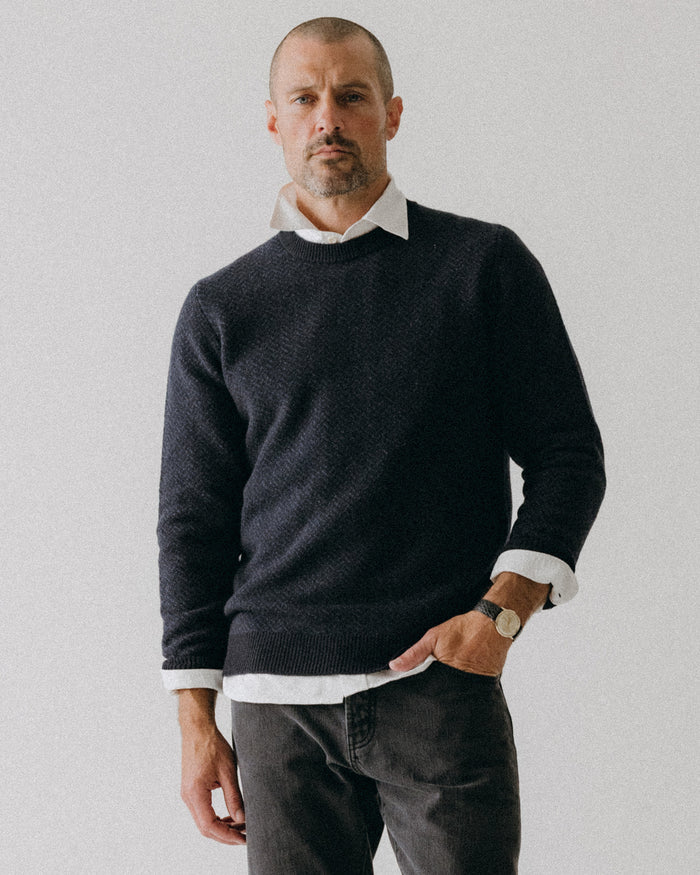 fit model showing off The Eddy Crew in Heather Marine Herringbone