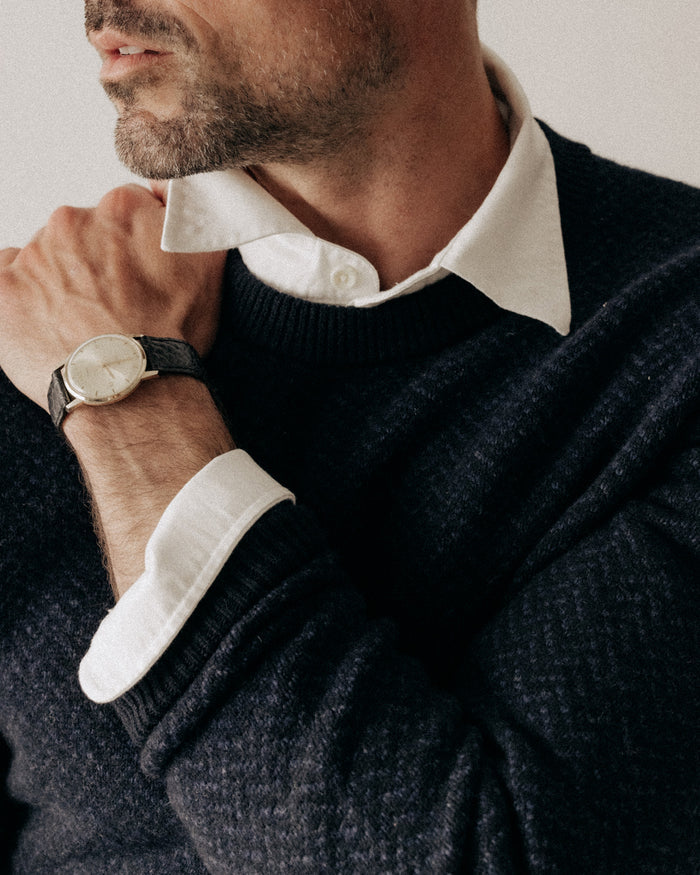 fit model posing in The Eddy Crew in Heather Marine Herringbone