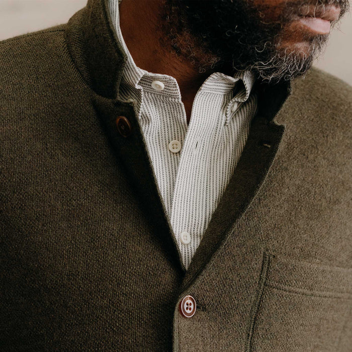 fit model showing off the collar on The Evans Blazer in Forest Birdseye Wool