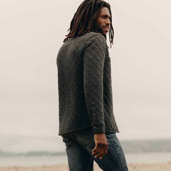 fit model showing off the back of The Fall Line Overshirt in Heather Coal Quilted Jersey