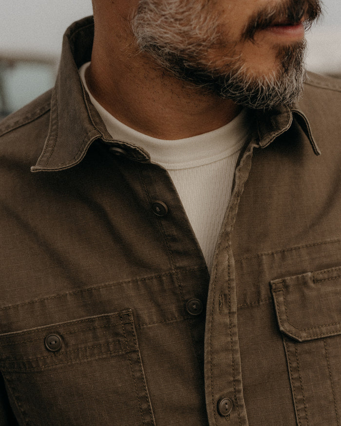 fit model showing off the collar on The Field Overshirt in Mushroom Ripstop