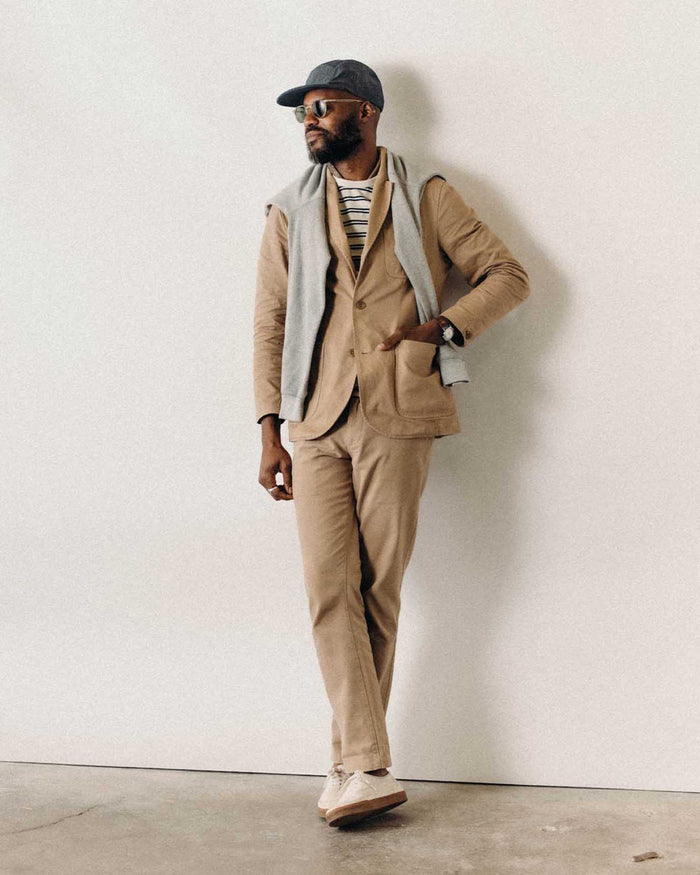 fit model leaning against the wall wearing The Foundation Sportcoat in Organic Khaki Twill