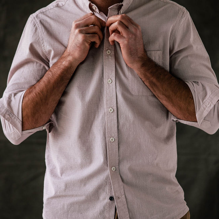 fit model buttoning The Jack in Antique Terracotta Micro Seersucker