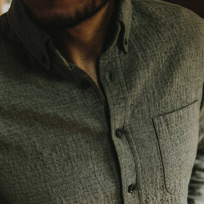 fit model wearing The Jack in Ash Double Cloth, chest detail