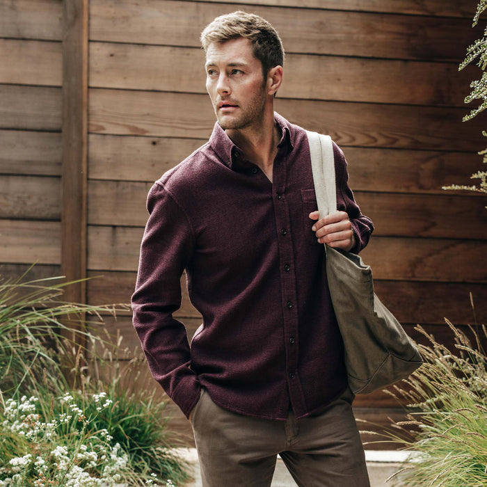 fit model posing with a tote bag wearing The Jack in Burgundy Jaspe Waffle