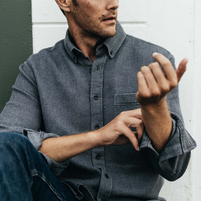fit model adjusting sleeves on The Jack in Coal Jaspe Waffle