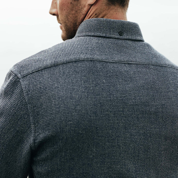 fit model showing the back of The Jack in Coal Jaspe Waffle