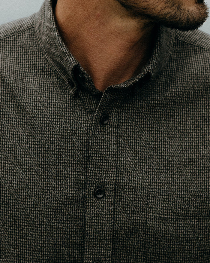 fit model showing the back of  The Jack in Dark Forest Houndstooth