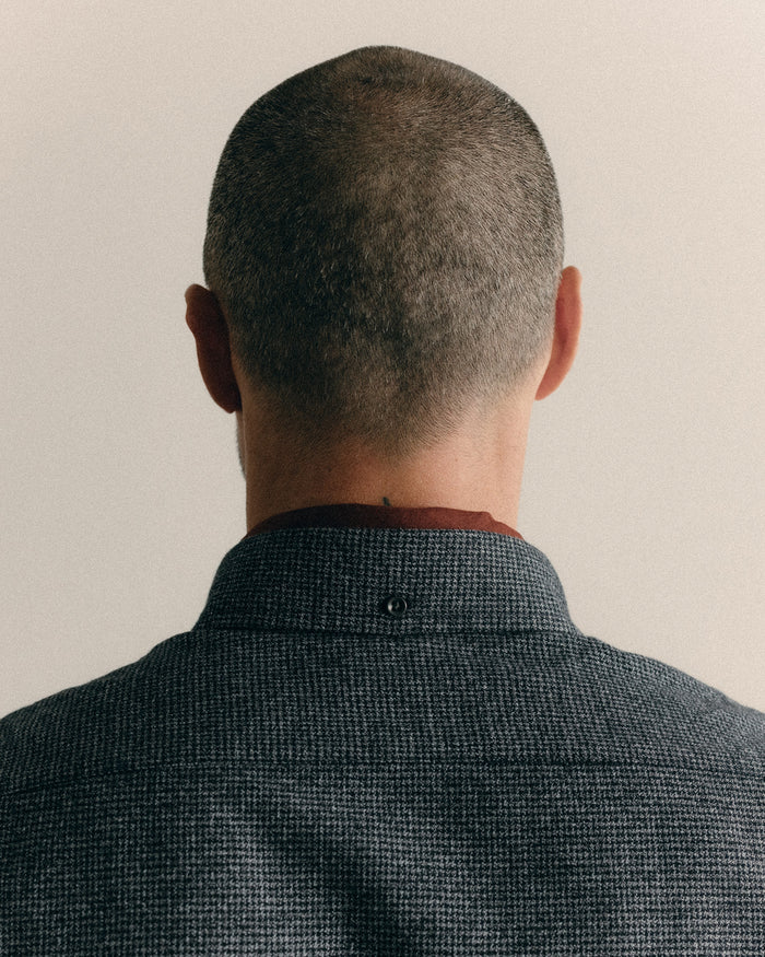 fit model showing the front chest pocket on The Jack in Dark Navy Houndstooth