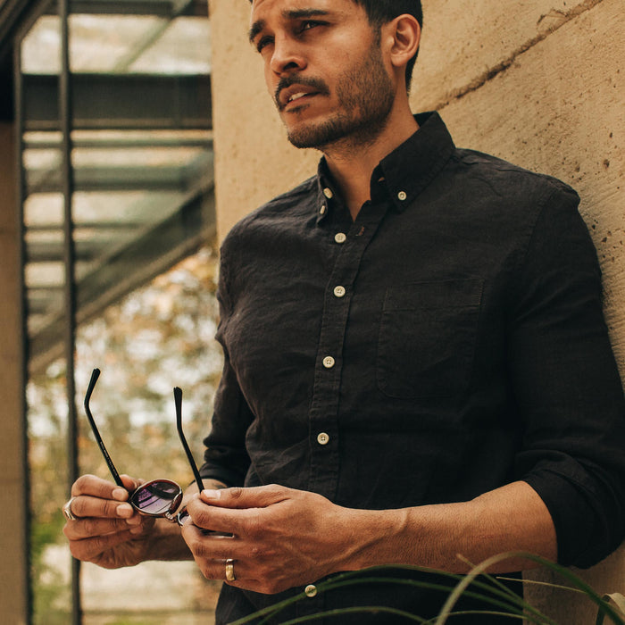 fit model wearing The Jack in Espresso Linen, holding sunglasses, cropped