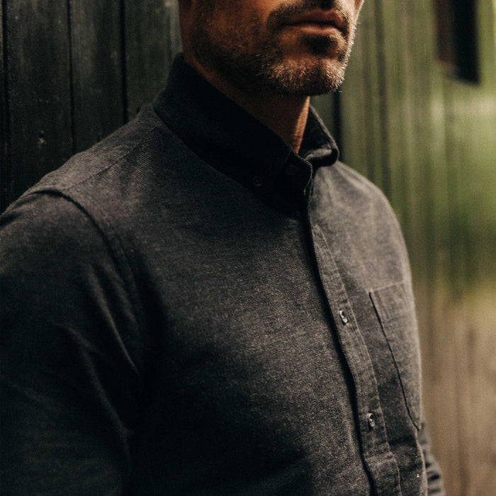 fit model showing off The Jack in Heather Coal Pincord