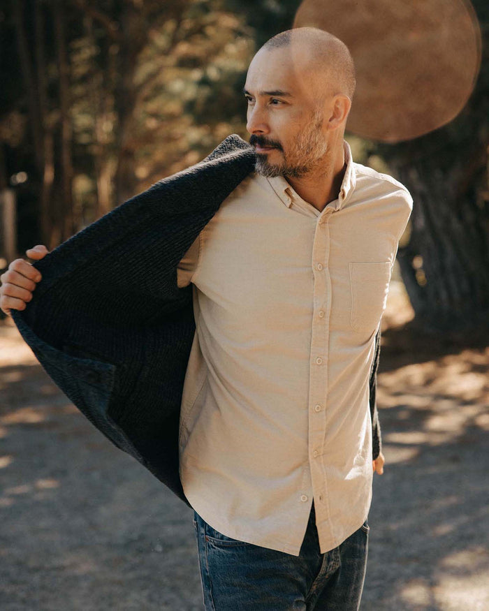 fit model showing off pincord detail on The Jack in Oat Heathered Pincord