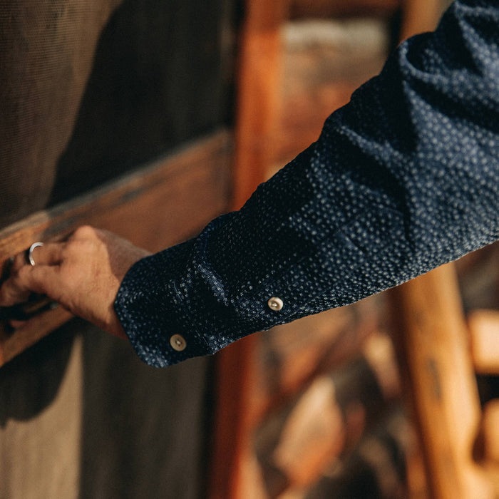 fit model wearing The Jack in Indigo Seersucker, sleeve shot