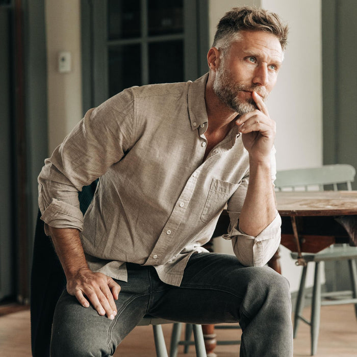 fit model posing in The Jack in Merlot Slub Cotton Linen